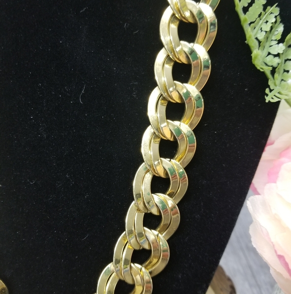 Vintage Monet chunky goldtone necklace - Picture 3 of 6